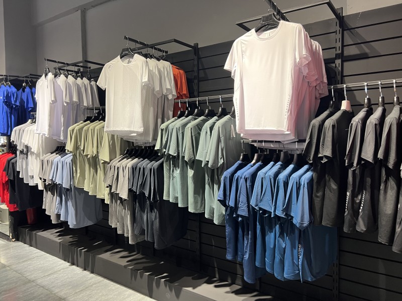 Как правильно выбрать мужскую одежду для фитнеса? Полное руководство