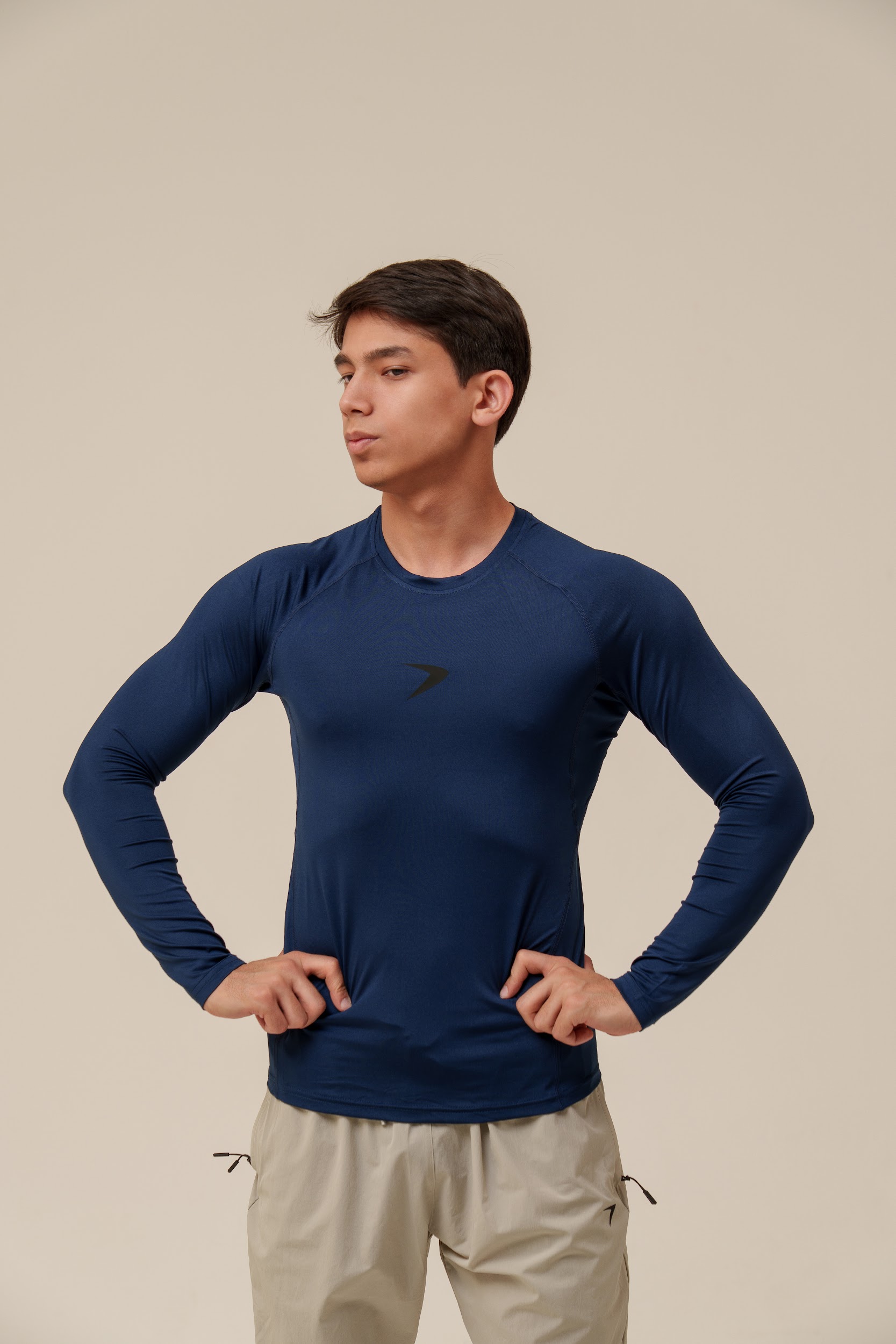 Erkaklar uchun uzun yengli sport kiyim