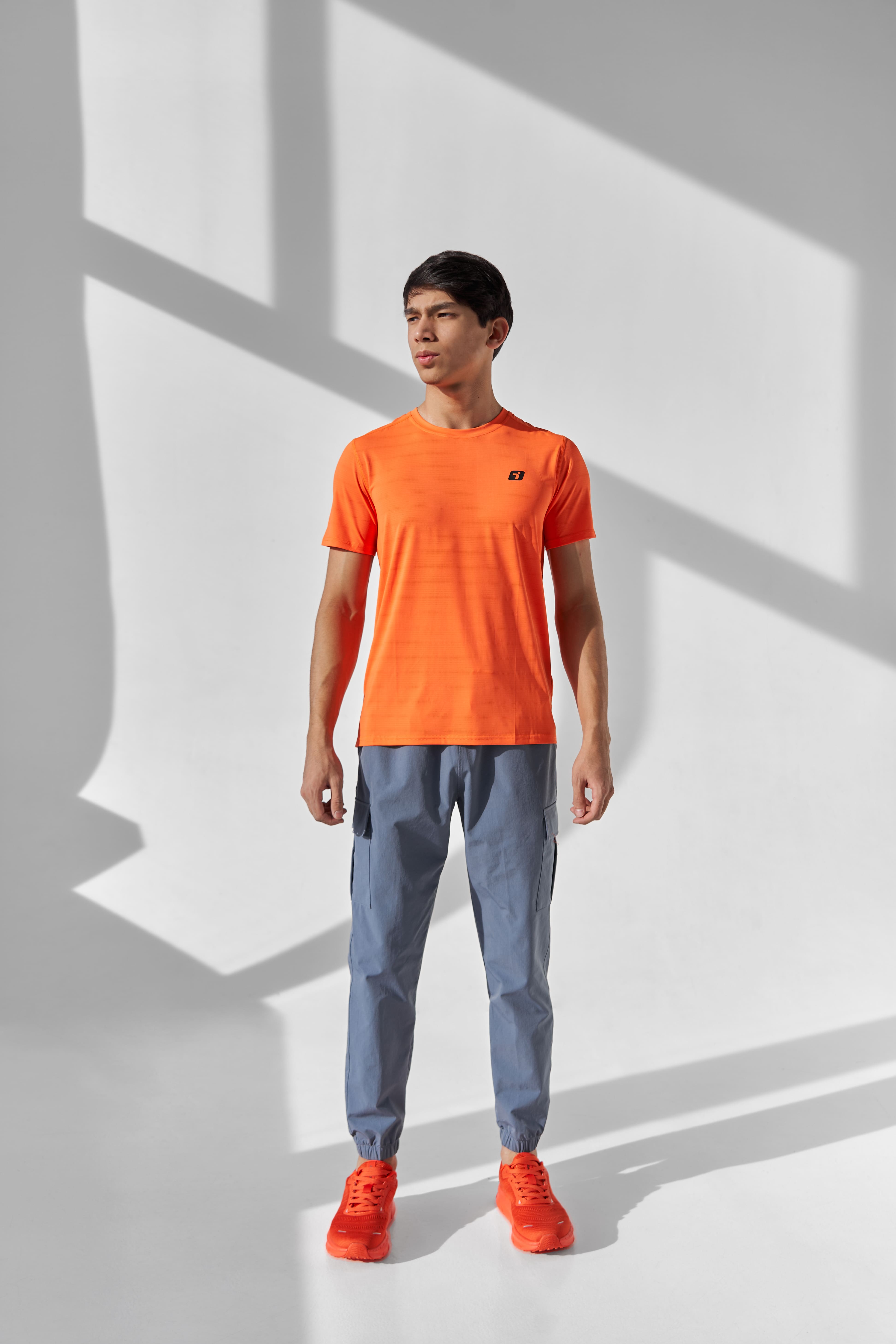 Erkaklar uchun Indeed fitnes futbolkasi