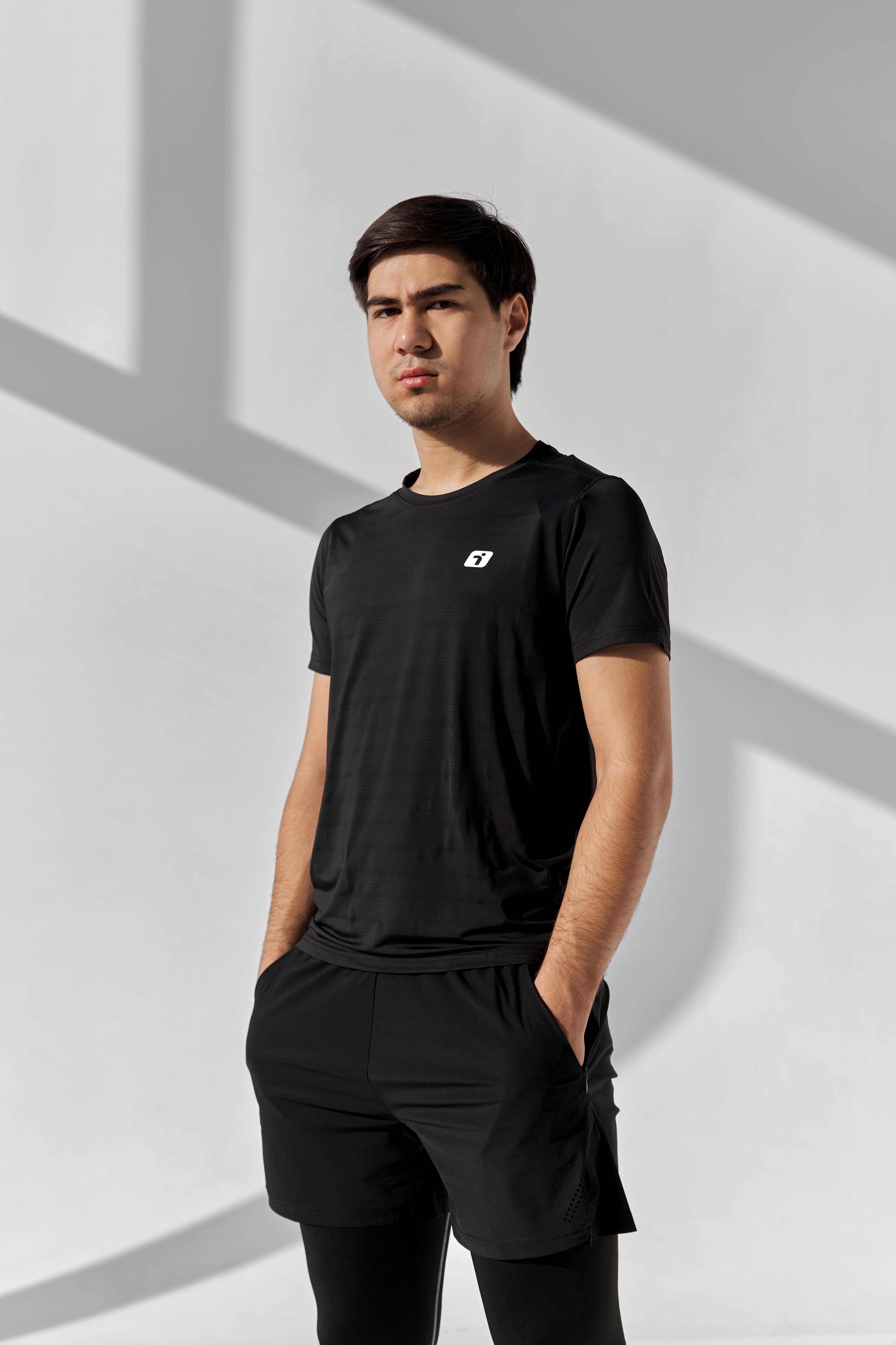 Erkaklar uchun Indeed fitnes futbolkasi