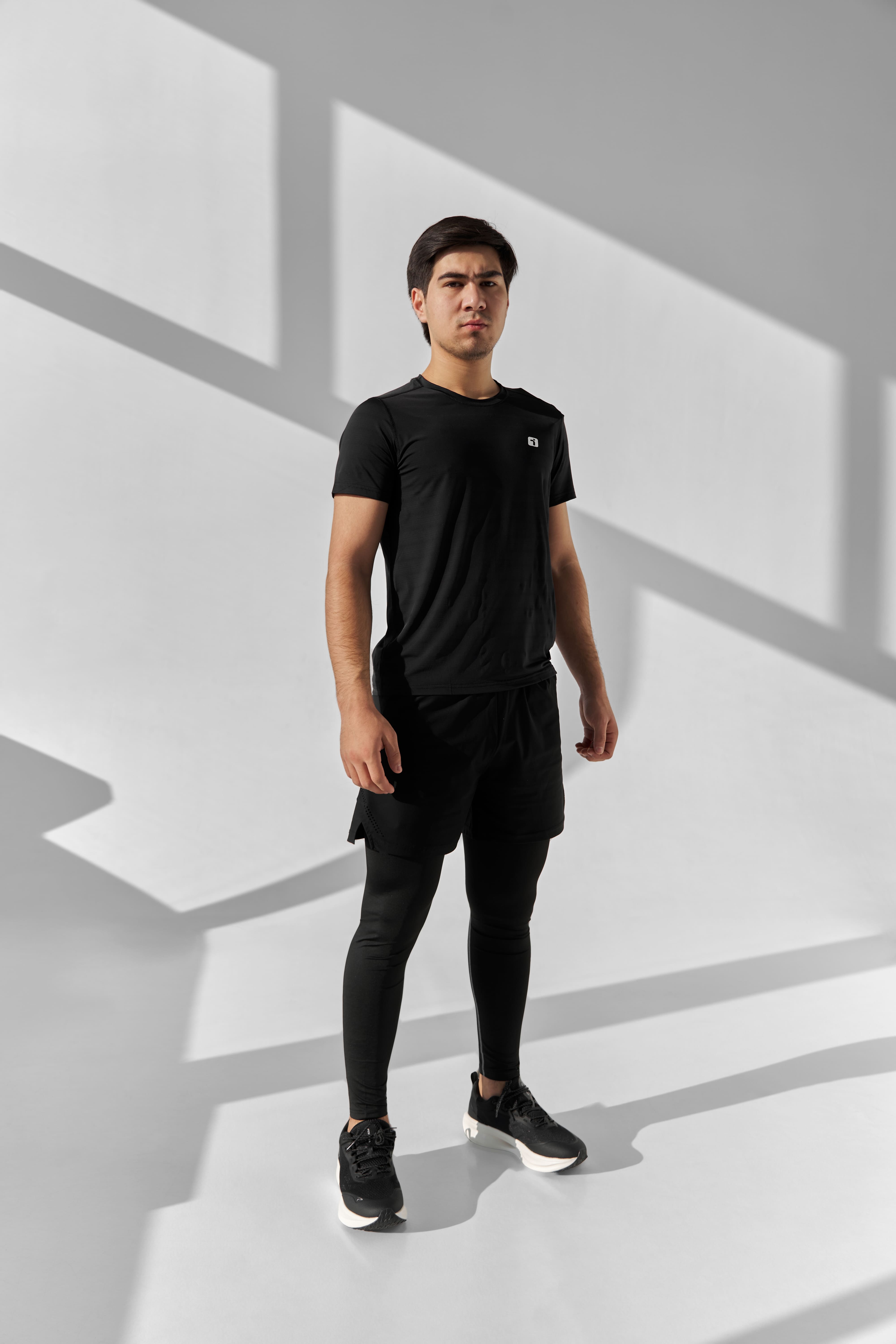 Erkaklar uchun Indeed fitnes futbolkasi