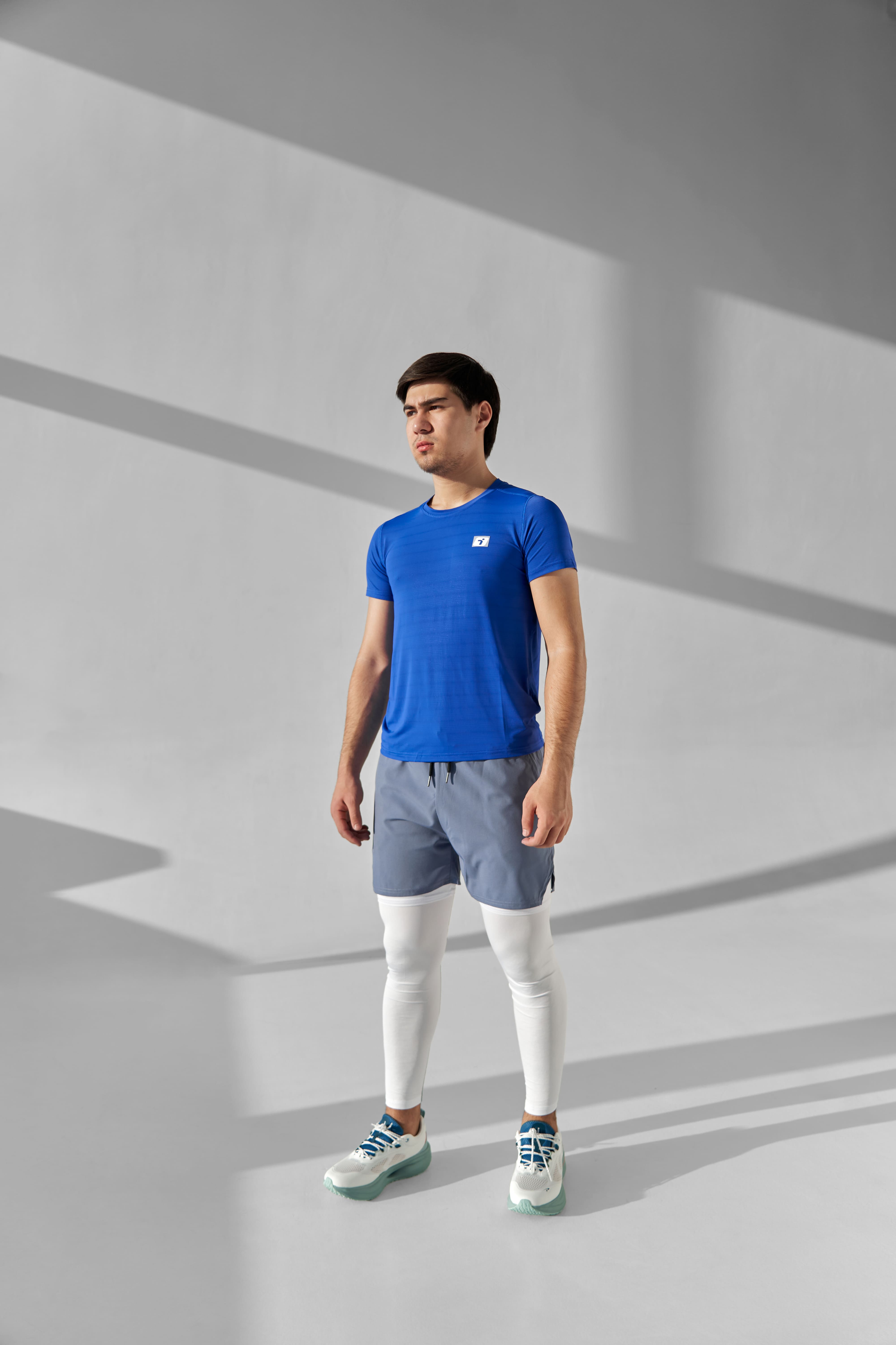 Erkaklar uchun Indeed fitnes futbolkasi