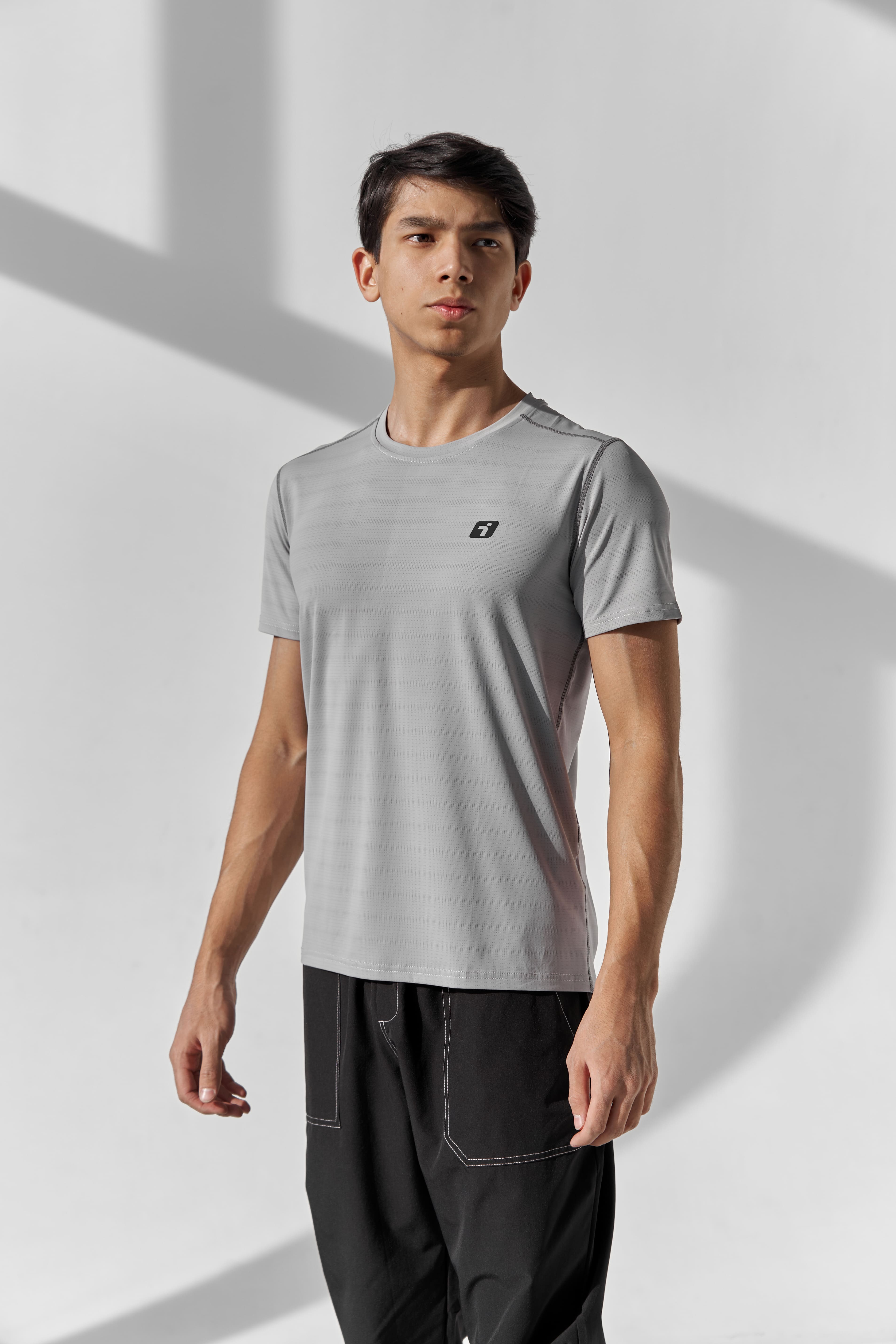 Erkaklar uchun Indeed fitnes futbolkasi