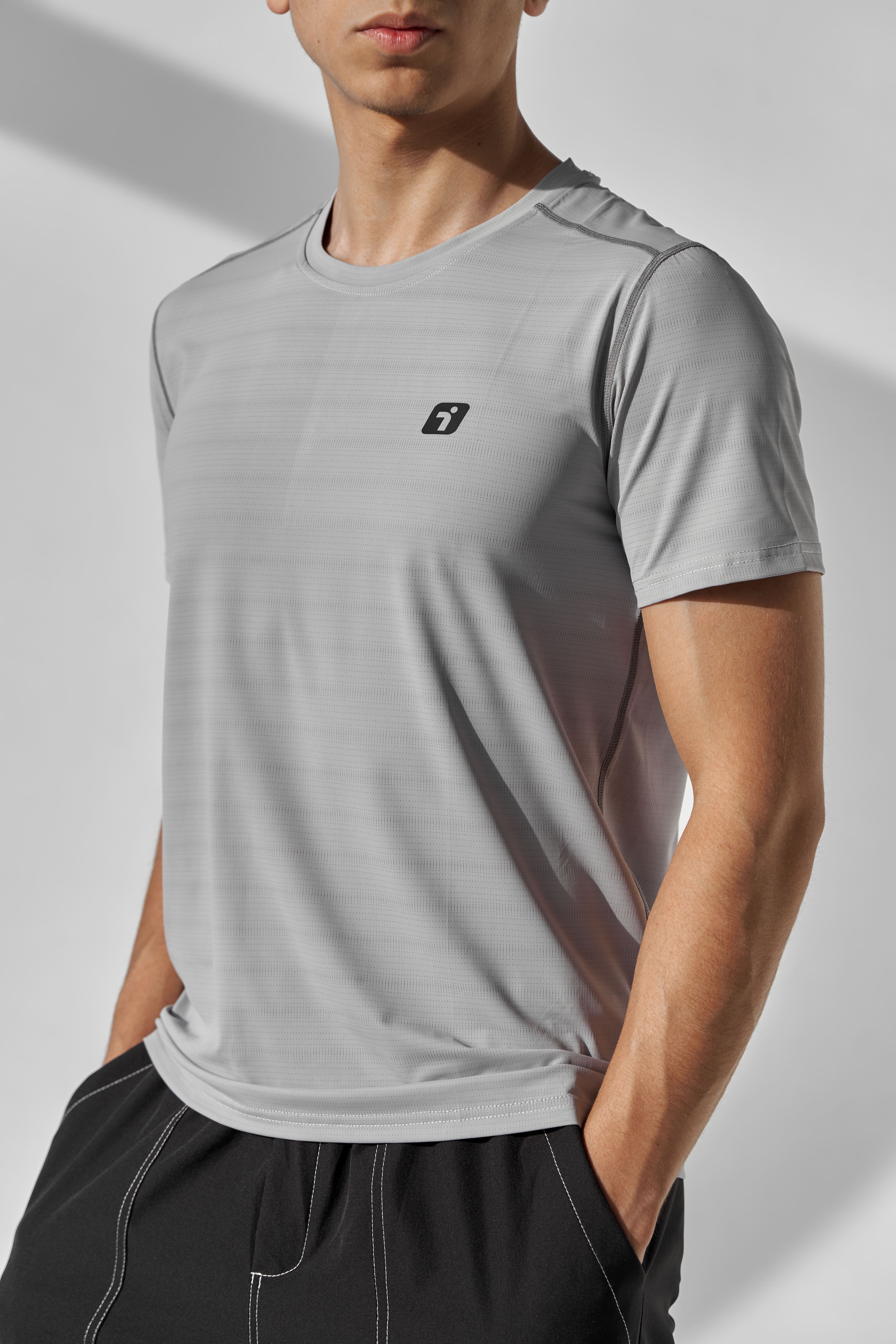 Erkaklar uchun Indeed fitnes futbolkasi