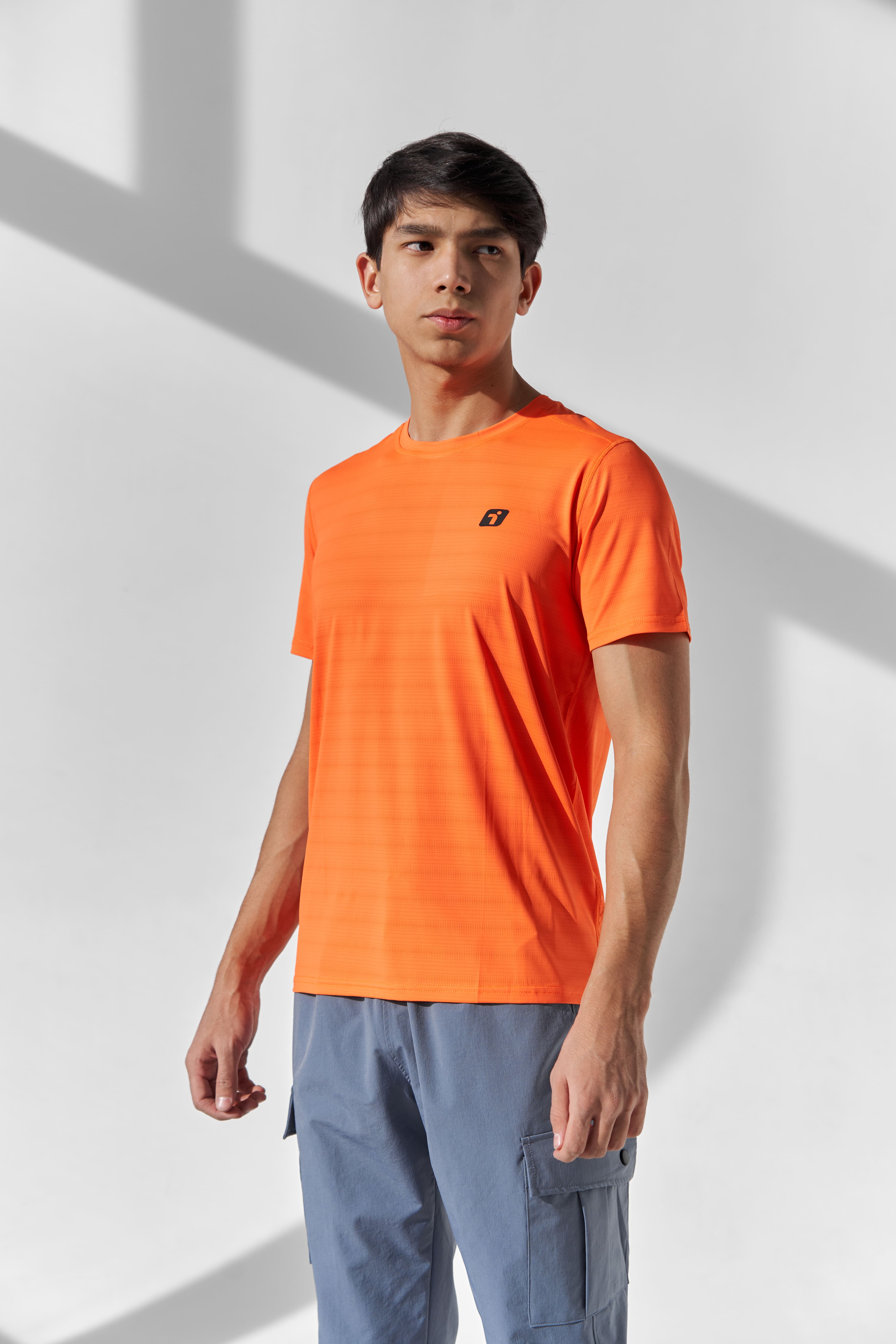 Erkaklar uchun Indeed fitnes futbolkasi