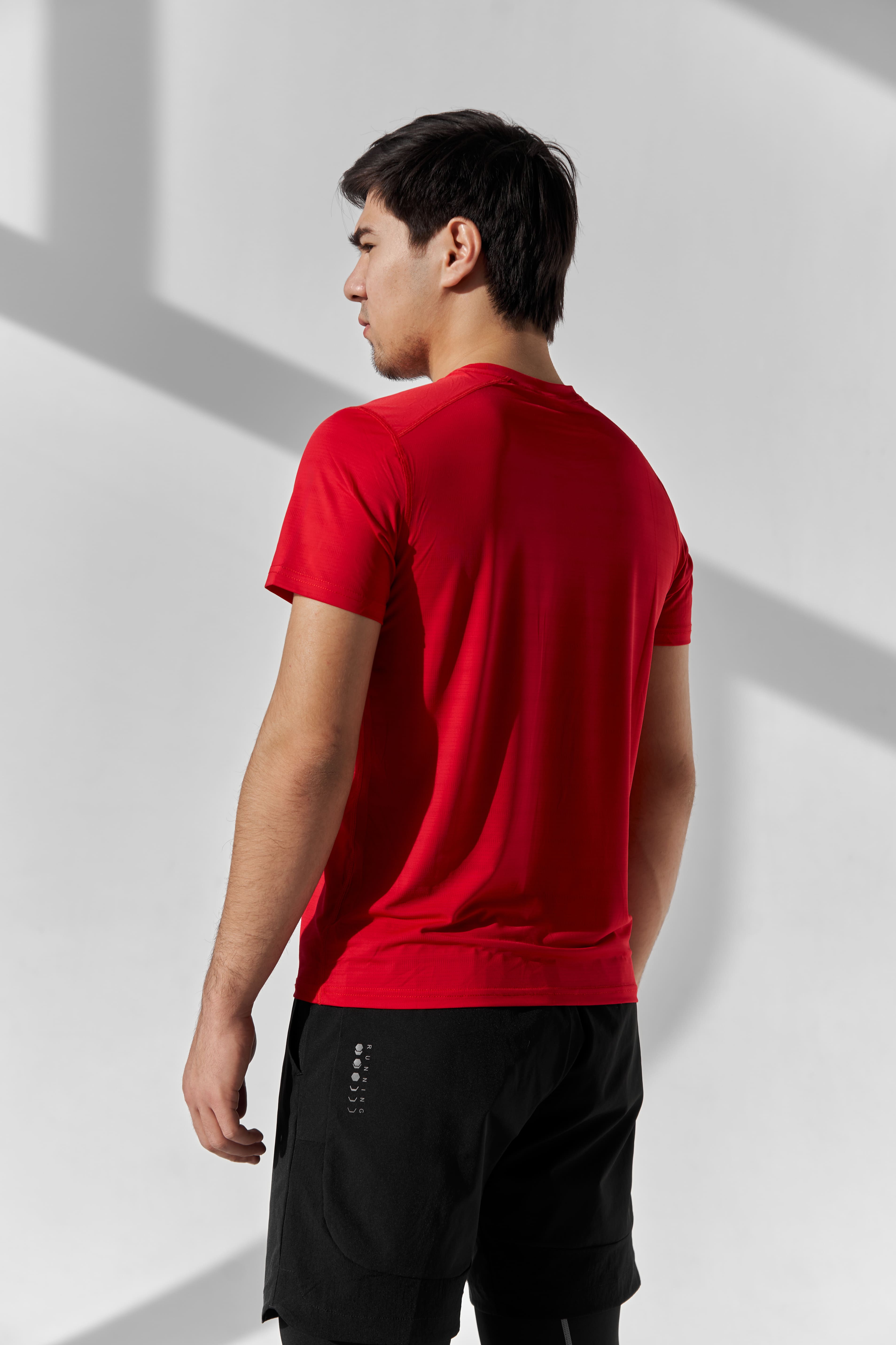 Erkaklar uchun Indeed fitnes futbolkasi