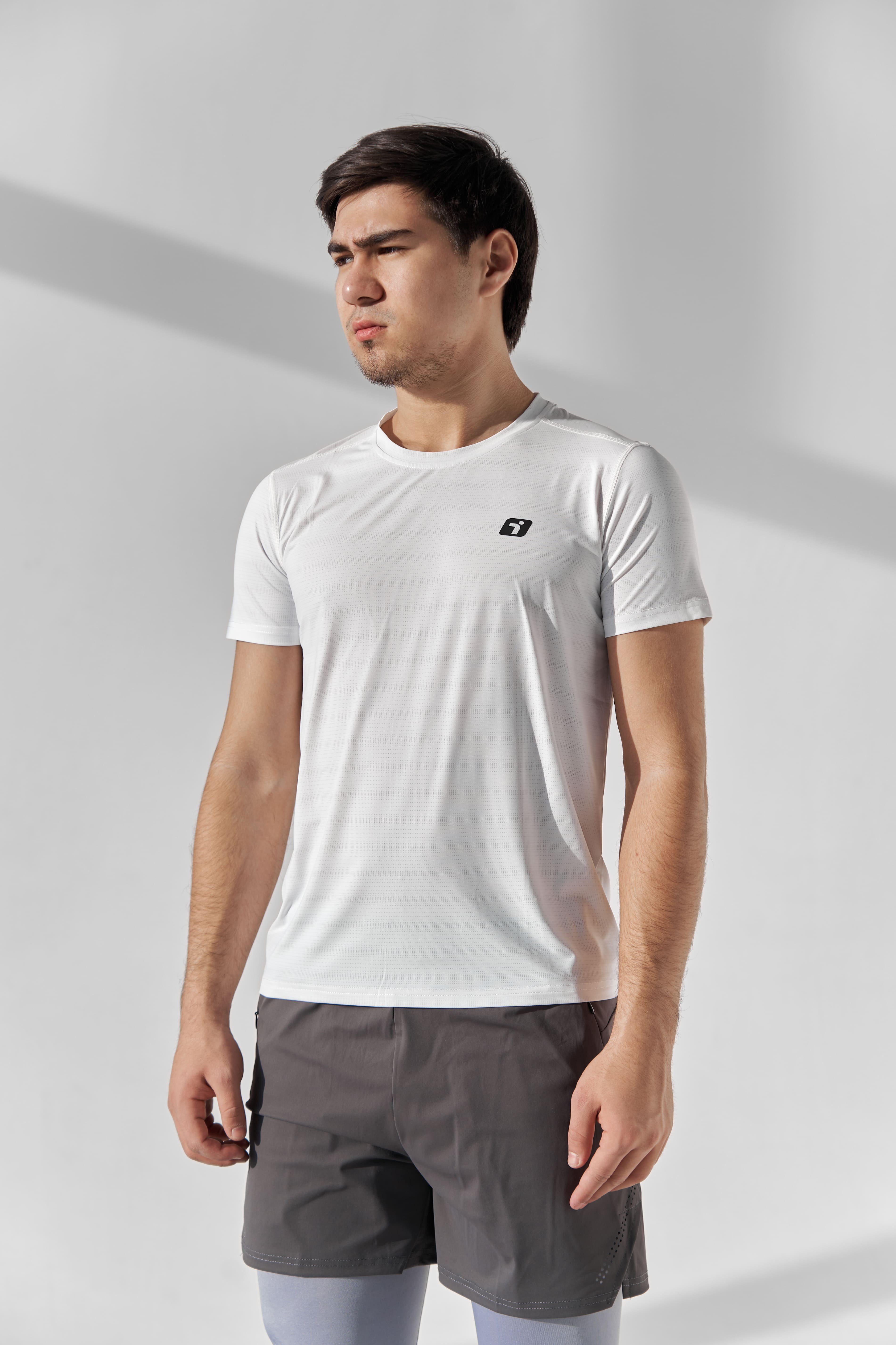 Erkaklar uchun Indeed fitnes futbolkasi